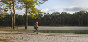 Lopend naar het water